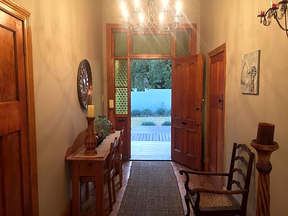 Tranquil House B&B @ 1 College Ave