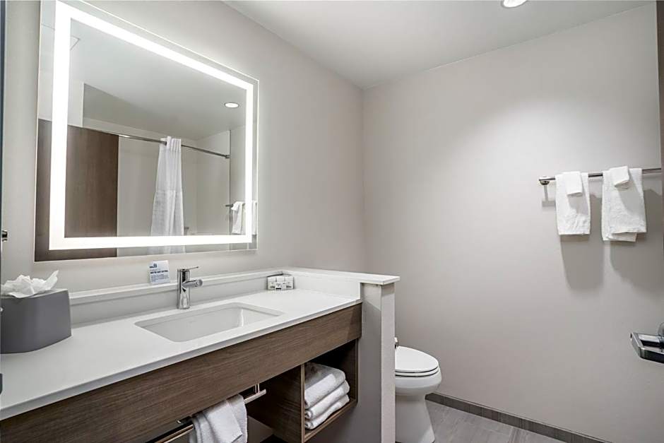 Holiday Inn Express & Suites Cedar Rapids NW - Marion By IHG