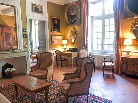 Suite-King-Ensuite-Park View