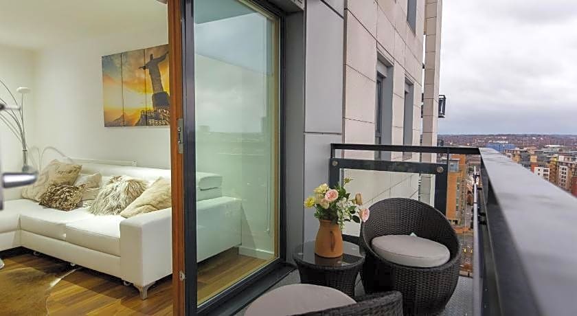 Live in Leeds Sky Penthouse