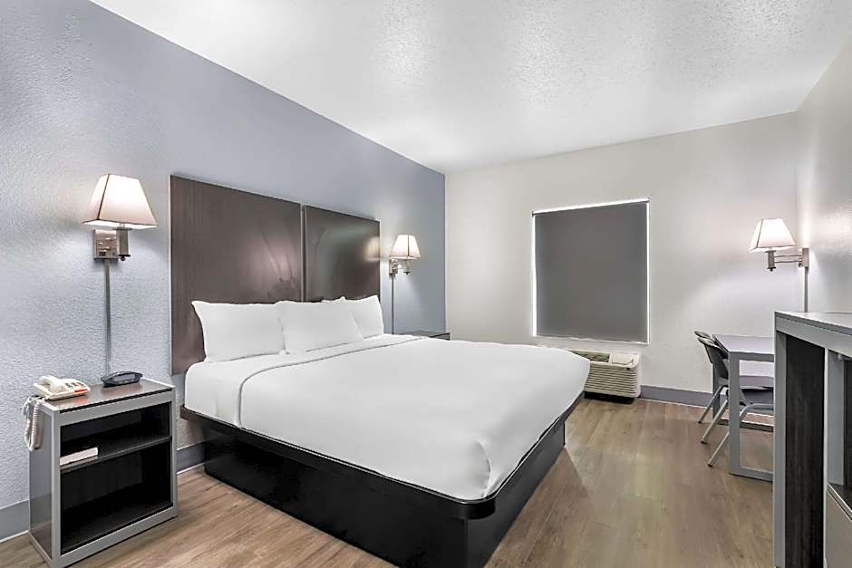Photo 1 of 7 of 1 King Bed, Efficiency, Nonsmoking, Accessible