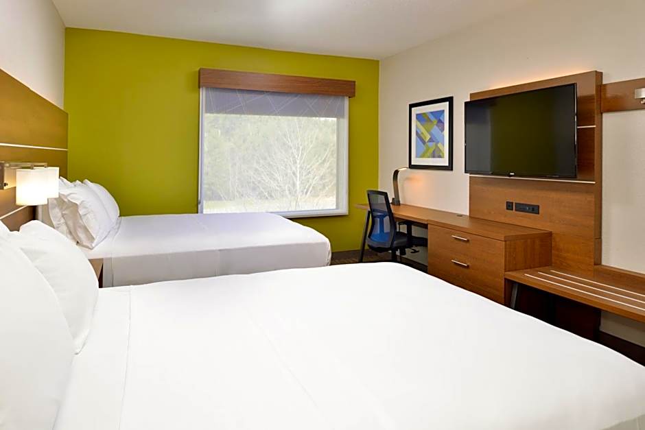 Photo 1 of 9 of Standard 2 Queen Beds