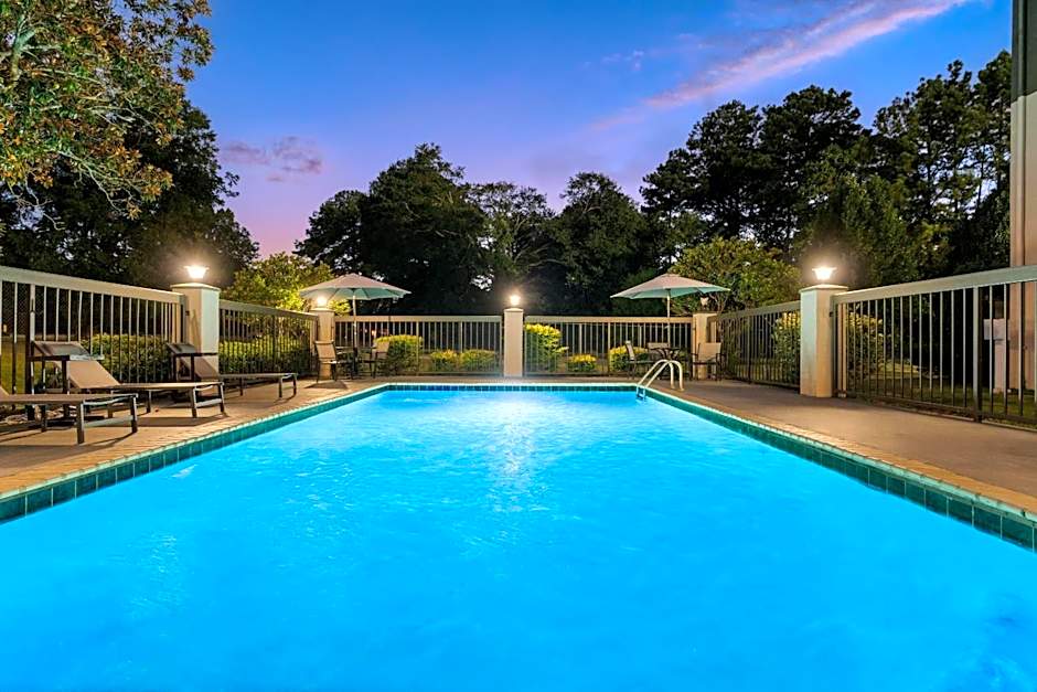 La Quinta Inn & Suites by Wyndham Jackson Airport/Pearl