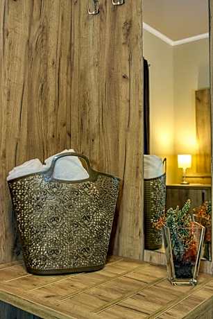 Deluxe Double Room (2 Adults + 1 Child)