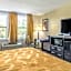 La Casa Inn & Suites-Middleboro