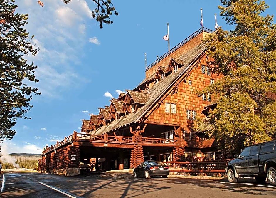 Old Faithful Inn