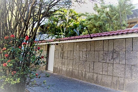 Pousada REF House