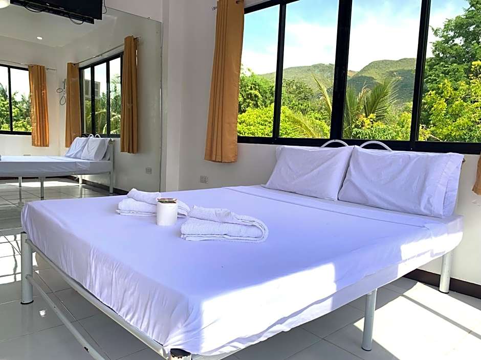 Luna Oslob Travellers Inn