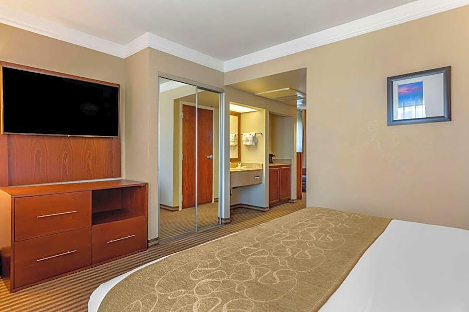 Comfort Suites Visalia