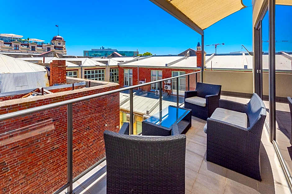 New Haus by Hougoumont Hotel, former Bannister 22