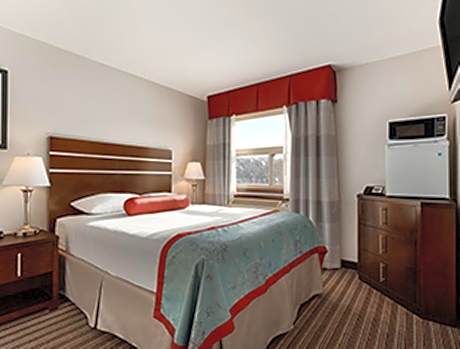 Super 8 by Wyndham Saskatoon Near Downtown