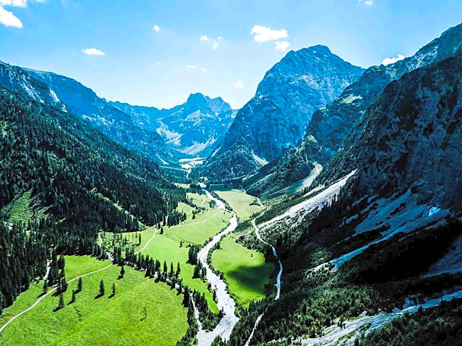 ALPENHOTEL TYROL - B&B - ADULTS ONLY - Alpines Lifestylehotel mit NaturSPA & Wellness