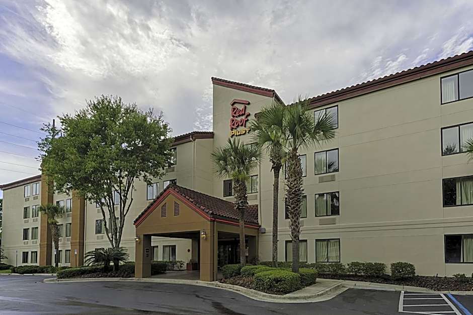 Red Roof PLUS+ Gainesville
