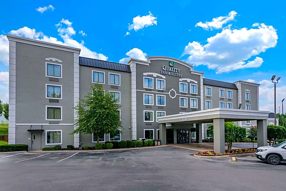 Quality Inn & Suites Chattanooga West near Lookout Mountain