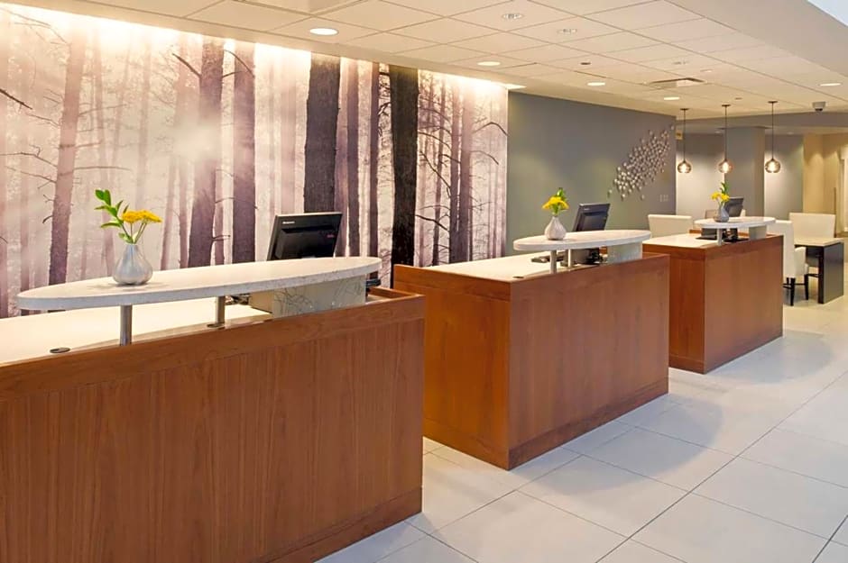 DoubleTree by Hilton Hotel and Conference Center Chicago North Shore