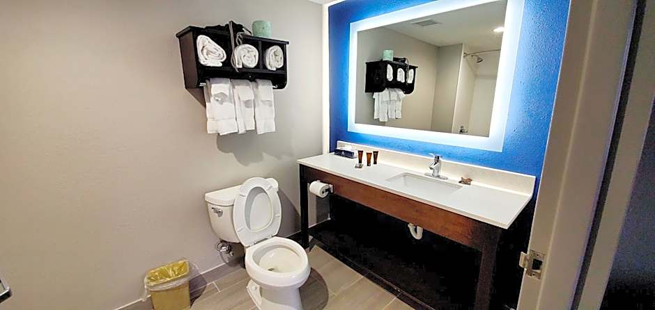 Spark by Hilton Tupelo