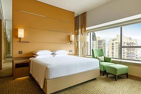 Executive One-Bedroom Suite with River View and Club Lounge Access