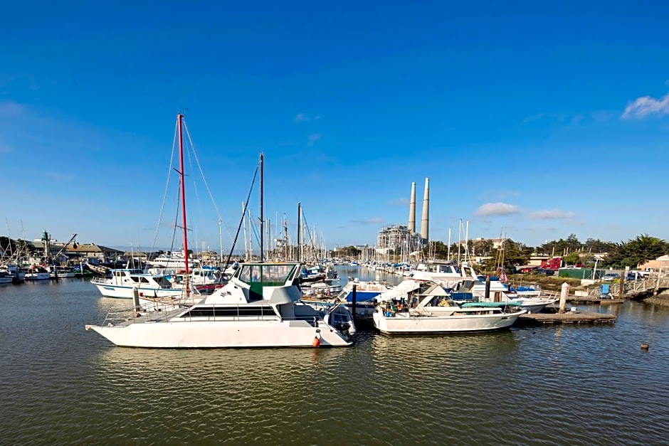 Inn At Moss Landing Point