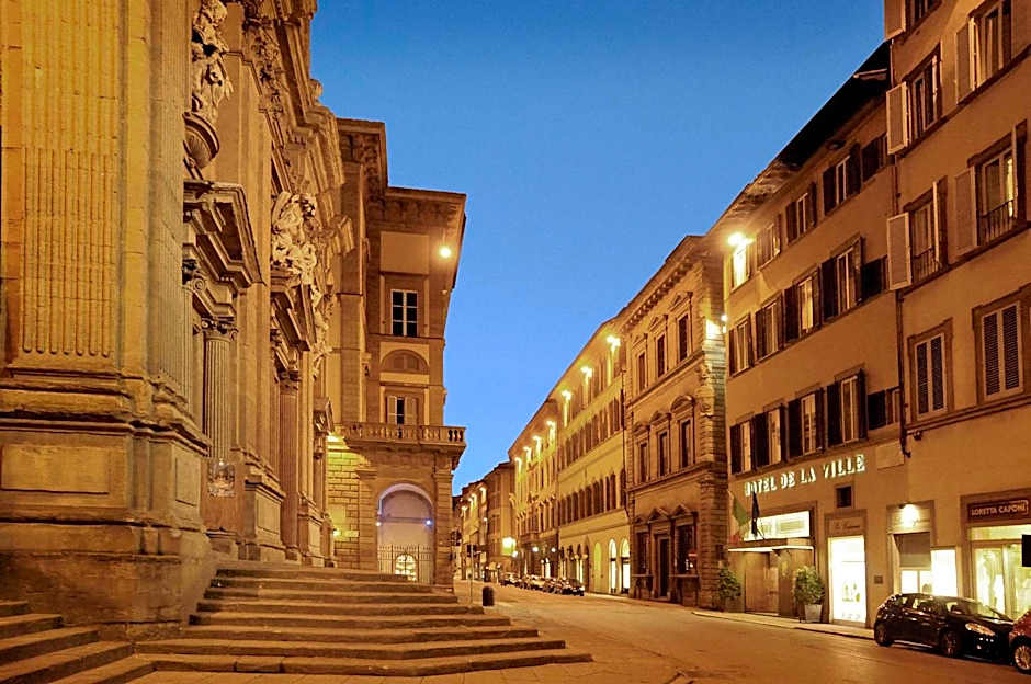 De La Ville Hotel