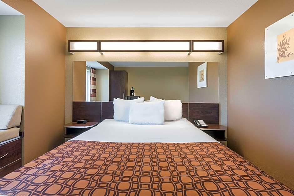 Photo 1 of 6 of 1 Queen Bed, Mobility Accessible