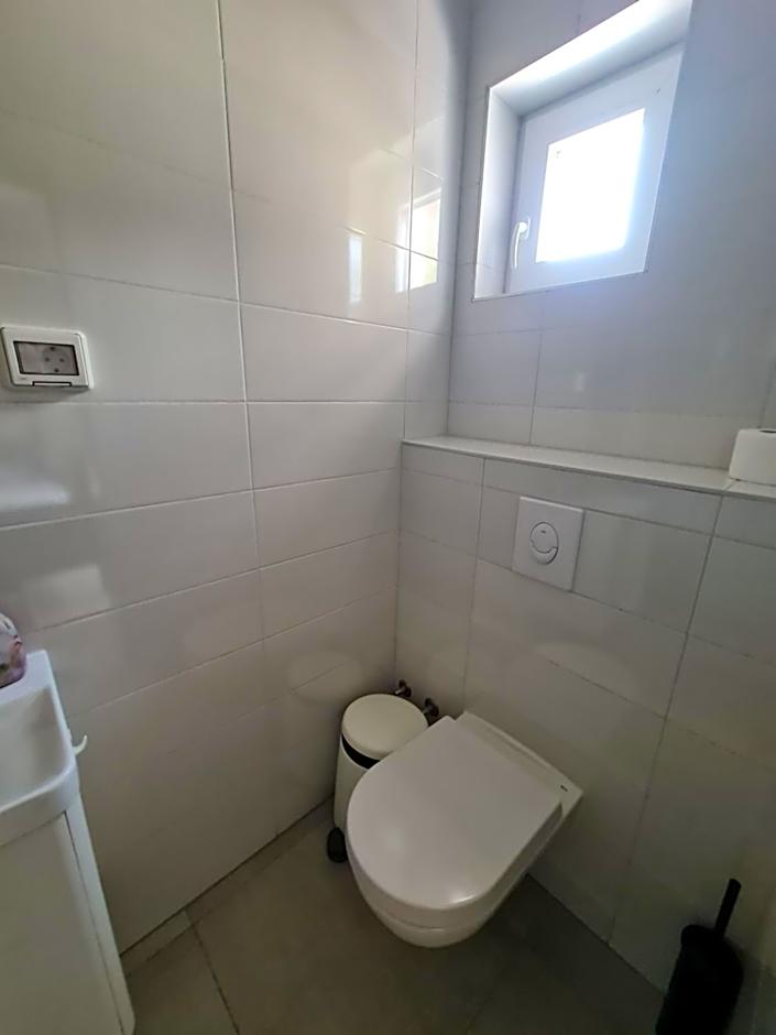 SUBTUB Hostel Makarska