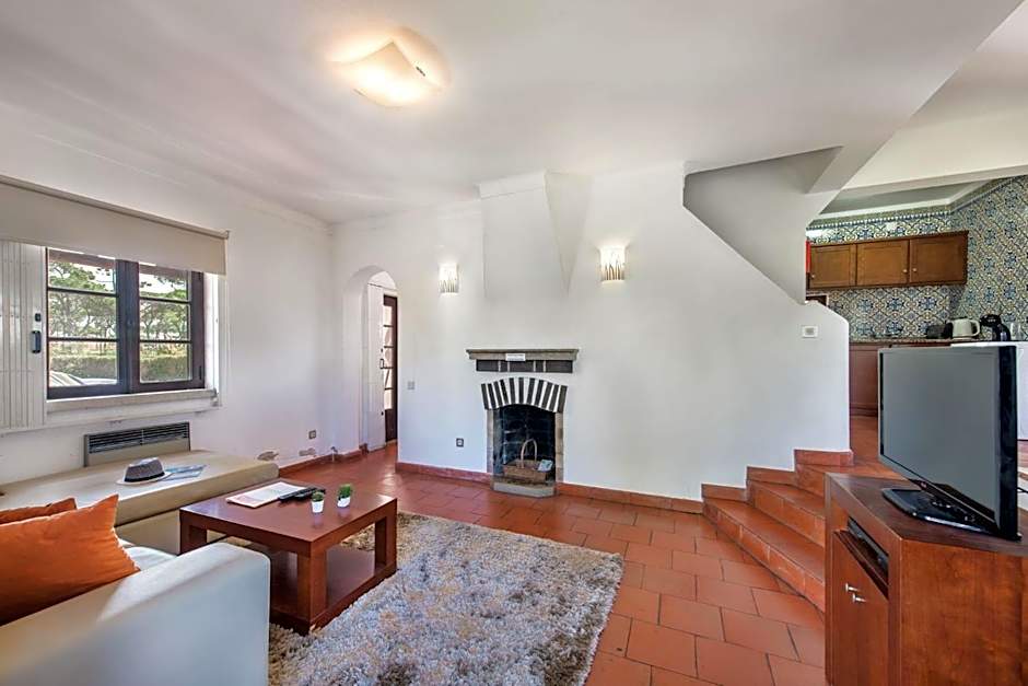 Perfect Retreat Overlooking Pinhal Golf Course, Private pool, Off-street parking