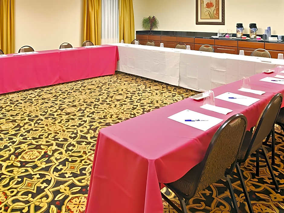 Holiday Inn Express Hotel & Suites Clarksville By IHG