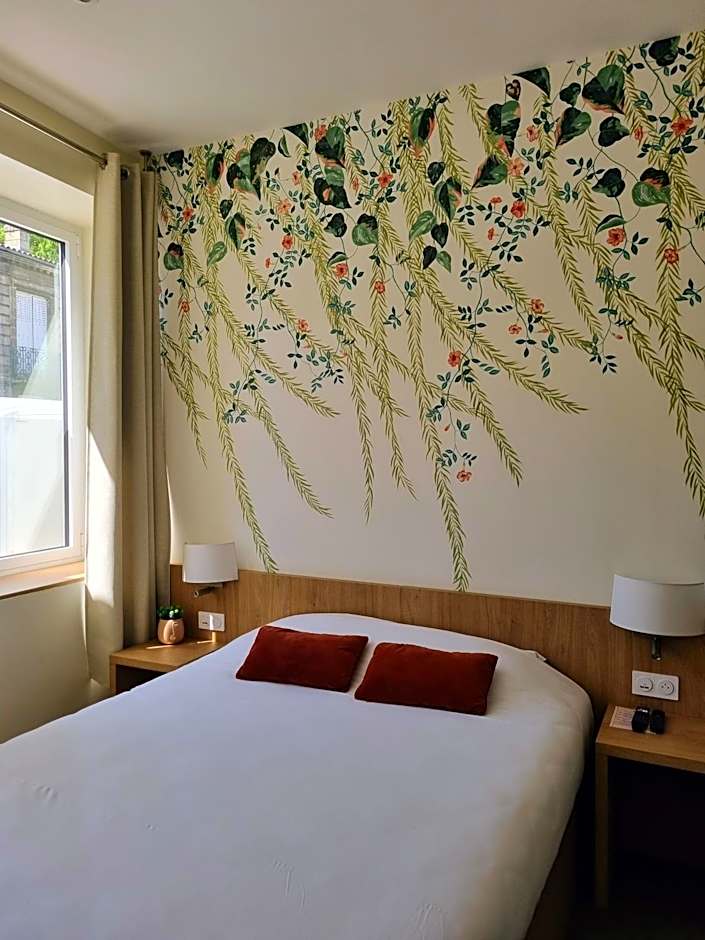 Bloom Hostel Bar & Garden