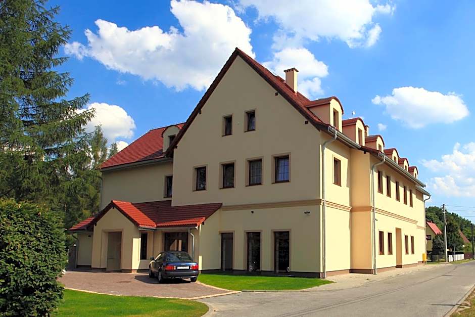 Hotel Modrzewiowy Dwór