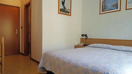 Twin Room with Private Bathroom