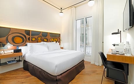 ESSENTIAL ROOM
