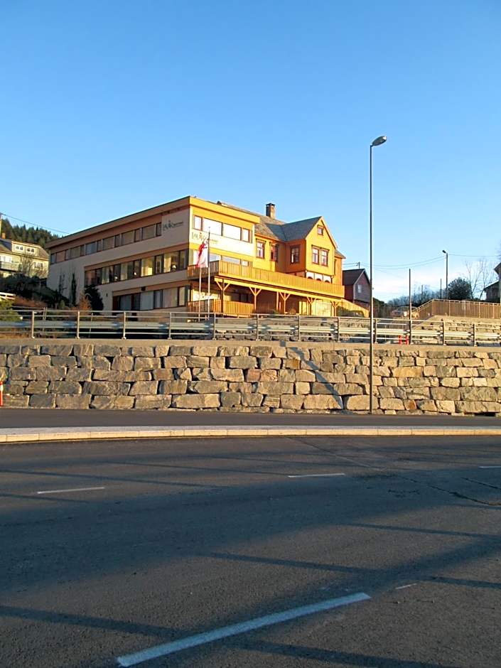 Lavik Fjord Hotel & Apartments