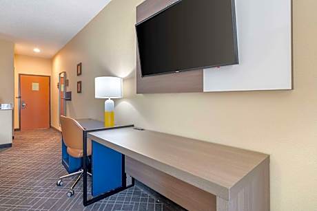 2 Queen Beds, Mobility and Hearing Accessible, Nonsmoking