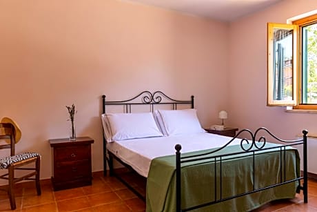 Two-Bedroom Deluxe Apartment with Balcony