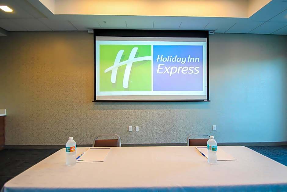 Holiday Inn Express & Suites Miami Airport By IHG