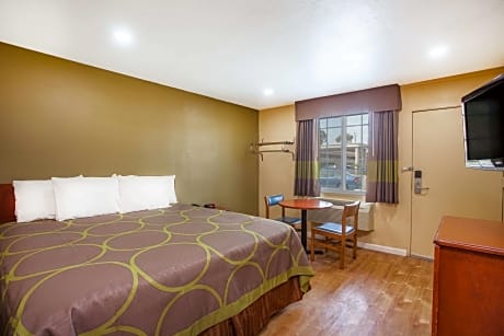 King Room with Roll-In Shower - Mobility/Hearing Accessible - Non-Smoking