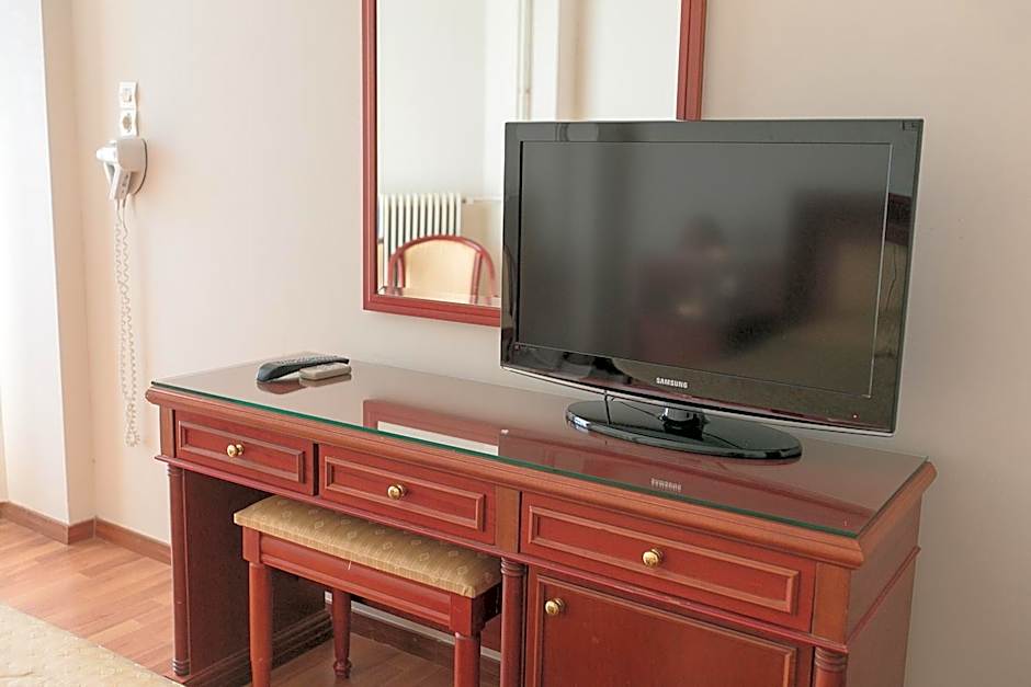 Tzaki hotel & restaurant Patras