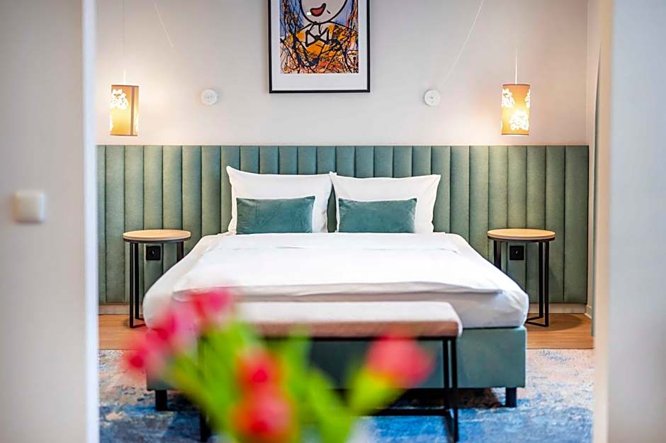 Hotel H12