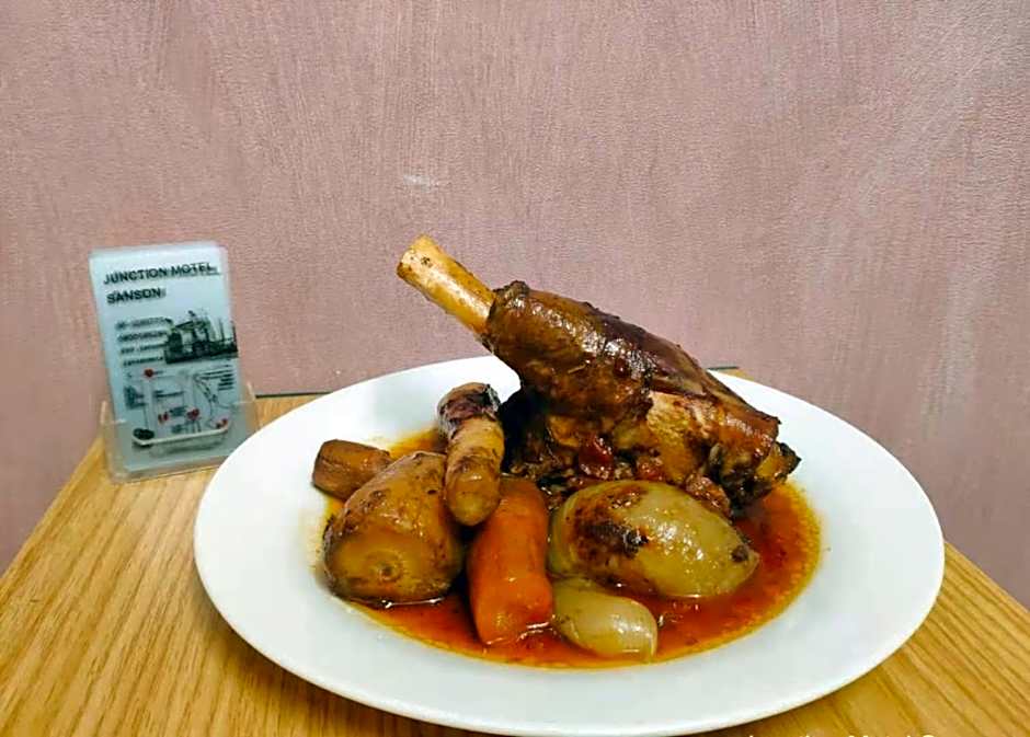 Junction Motel Sanson-Truck Motel