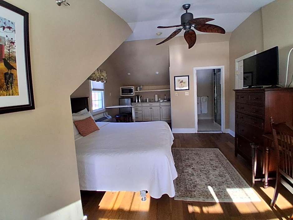 Photo 1 of 5 of Studio 1 King Bed