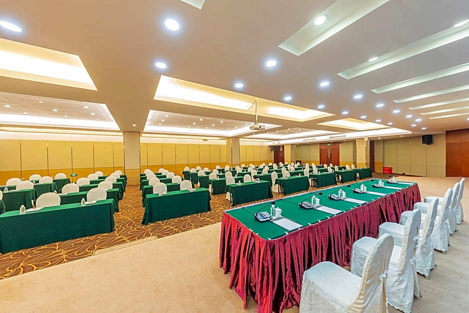 Yichang Guobin Bandao Hotel