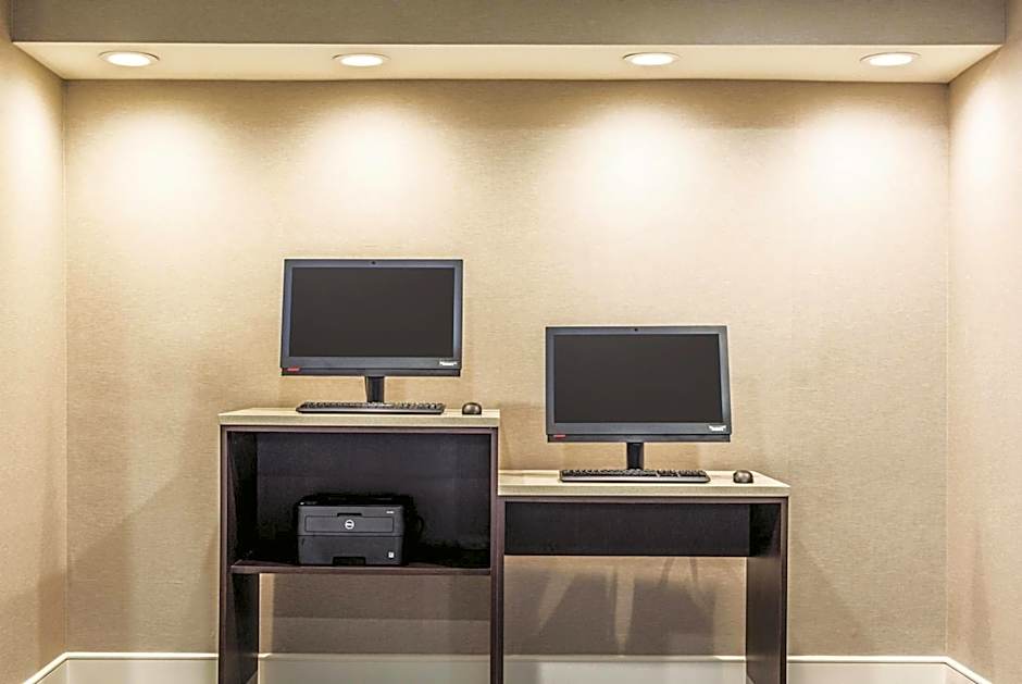 La Quinta Inn & Suites by Wyndham Atlanta Perimeter Medical Center