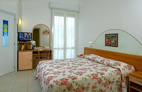 Family Room (2 Adults + 2 Children)