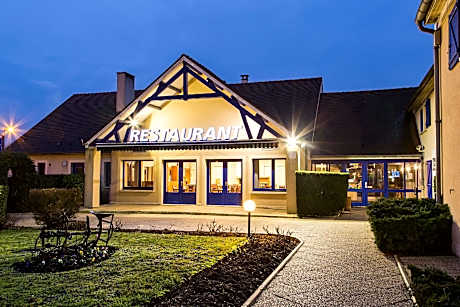 1 Queen Bed 2 Single Beds Nonsmoking