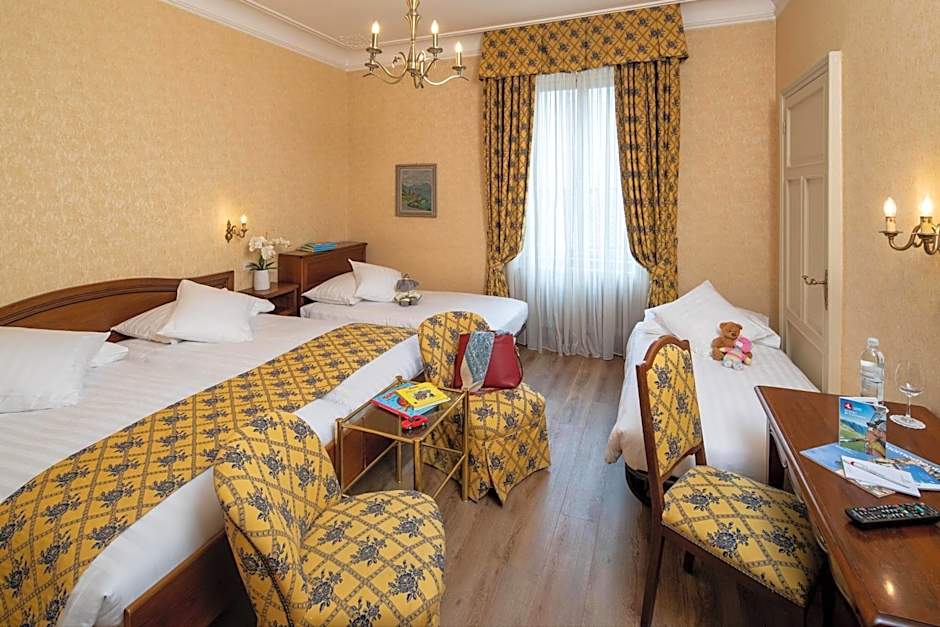 International au Lac Historic Lakeside Hotel