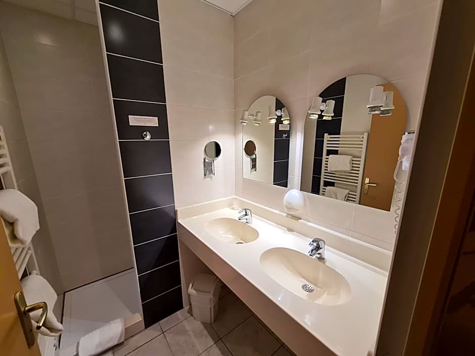 HOSTELLERIE du CANTAL