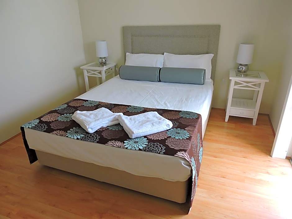 Rainbow Commodore Coolangatta