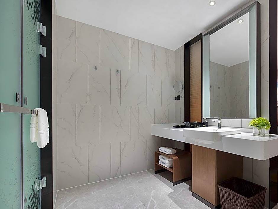 Hampton by Hilton Qionghai Railway Station