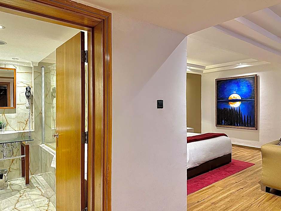 Victoria Crown Plaza Hotel