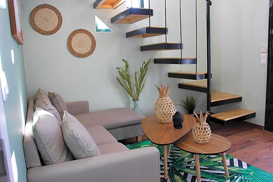 Lamprini's Deluxe Studios